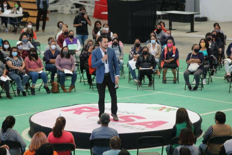 Inicia Mineral de la Reforma distribución de aguinaldo rosa