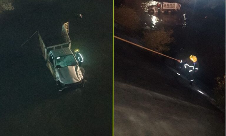 Camioneta se vuelca y cae en el río Grande Tulancingo