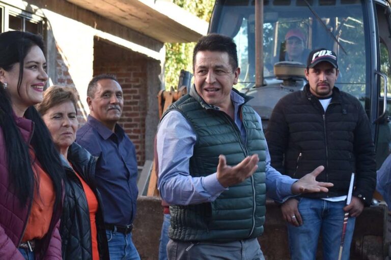 Exregidor de Santiago Tulantepec se favoreció con contratos