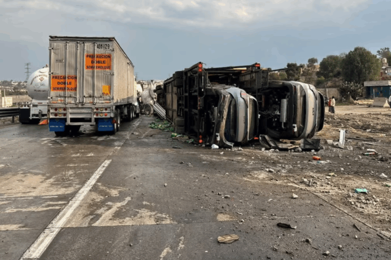 Tráiler provoca carambola en la México-Querétaro: colapsa la ...